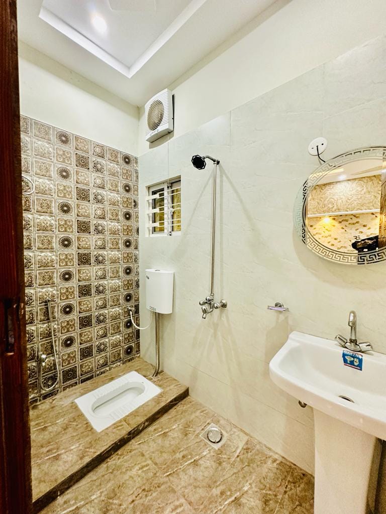 10 Marla Brand New House For Sale in Central Park Lahore G Block (11)