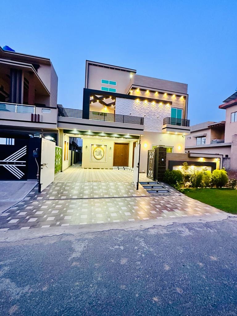 10 Marla Brand New House For Sale in Central Park Lahore G Block (8)