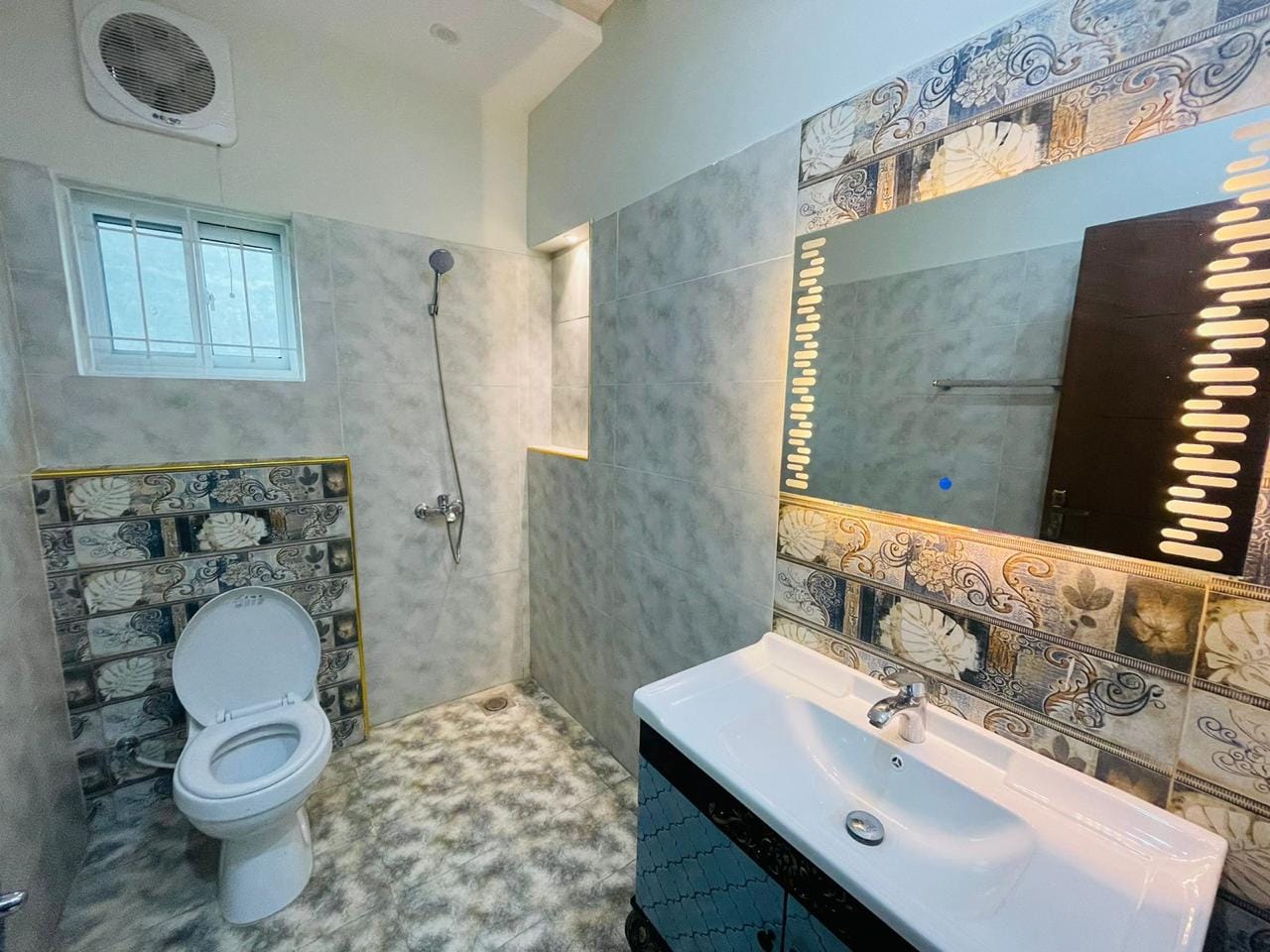 10 marla spanish House for sale in Central Park Lahore (6)