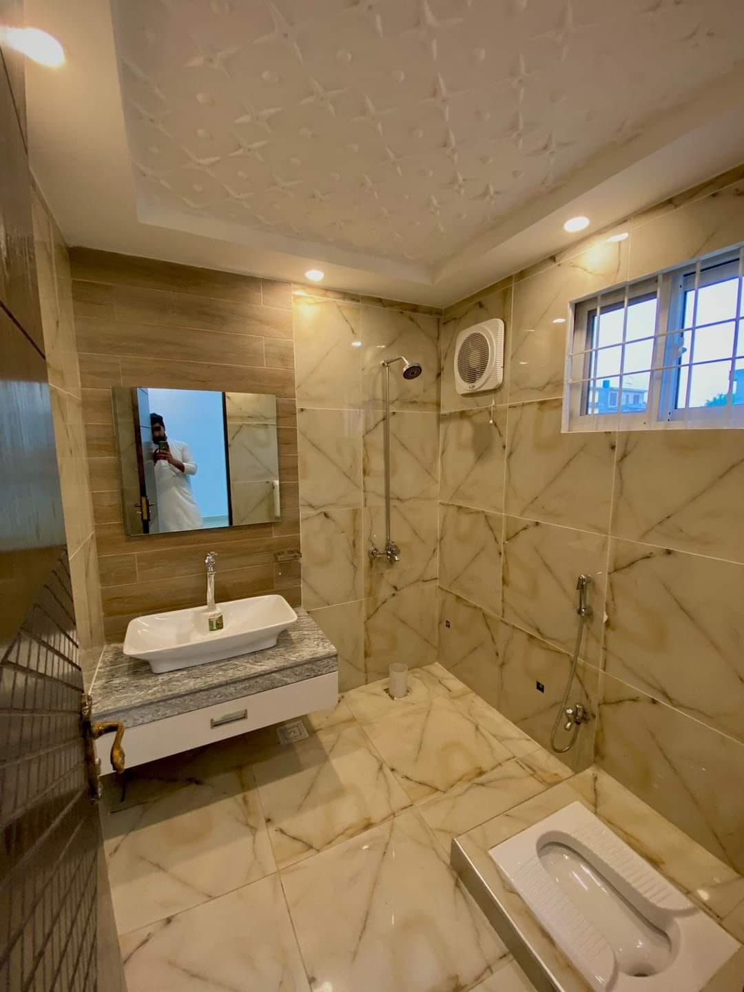 10m house for sale h block central park lahore (21)