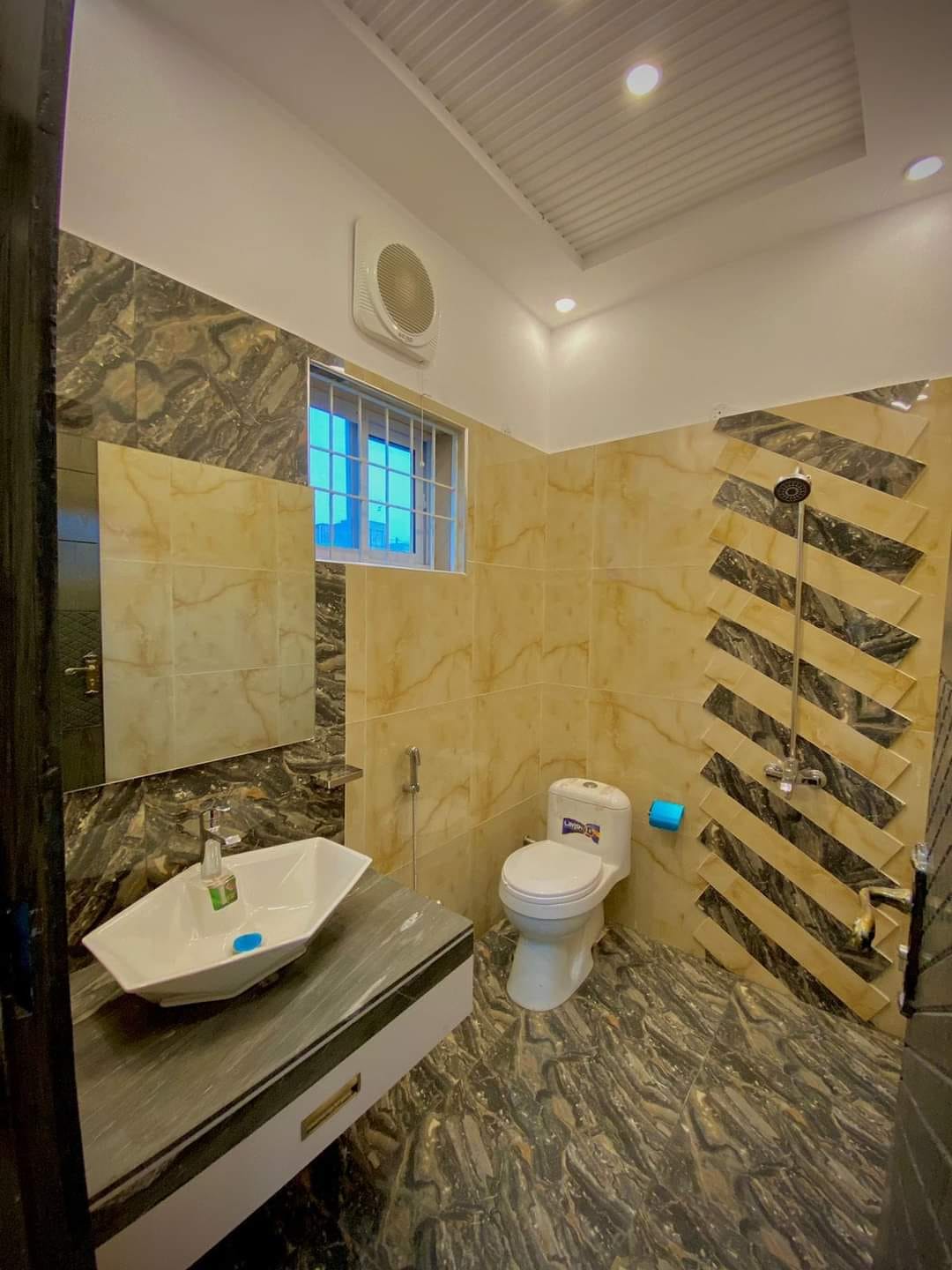 10m house for sale h block central park lahore (29)